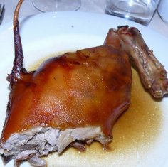 Roast%20suckling%20pig%20w%20tail.JPG