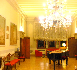 Salon on piano nobile.JPG