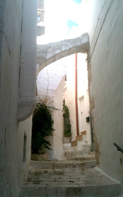 Alleyway in Ostuni.jpg